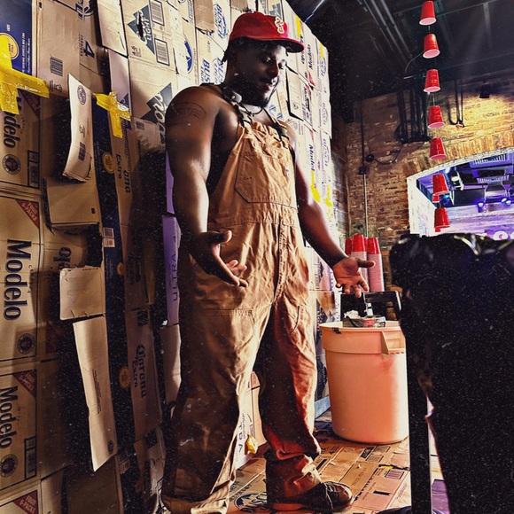 Meet your Posher, KD - Picture 3 of 4